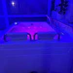 Apartament Loveroom De Luxe Avec Jacuzzi Sauna Vapeur Ecran 300 Cm Metz