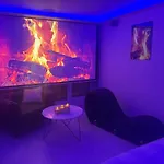 Loveroom De Luxe Avec Jacuzzi Sauna Vapeur Ecran 300 Cm Apartament *