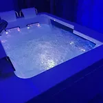 Loveroom De Luxe Avec Jacuzzi Sauna Vapeur Ecran 300 Cm Metz