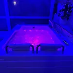 Apartament Loveroom De Luxe Avec Jacuzzi Sauna Vapeur Ecran 300 Cm Metz