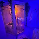 Loveroom De Luxe Avec Jacuzzi Sauna Vapeur Ecran 300 Cm Apartament Metz