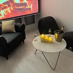 Loveroom De Luxe Avec Jacuzzi Sauna Vapeur Ecran 300 Cm