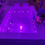 Loveroom De Luxe Avec Jacuzzi Sauna Vapeur Ecran 300 Cm * Metz