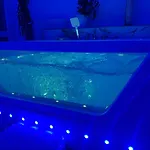 Loveroom De Luxe Avec Jacuzzi Sauna Vapeur Ecran 300 Cm Apartament