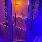 Loveroom De Luxe Avec Jacuzzi Sauna Vapeur Ecran 300 Cm Apartament Metz