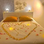 Apartament Loveroom De Luxe Avec Jacuzzi Sauna Vapeur Ecran 300 Cm *