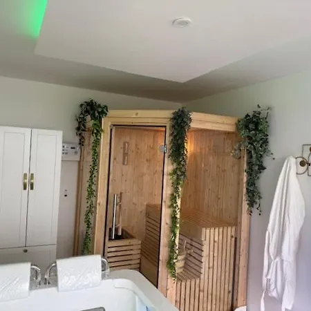 Loveroom De Luxe Avec Jacuzzi Sauna Vapeur Ecran 300 Cm *