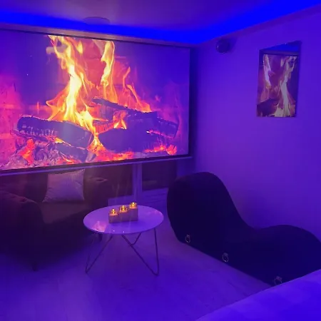 Loveroom De Luxe Avec Jacuzzi Sauna Vapeur Ecran 300 Cm Apartment *