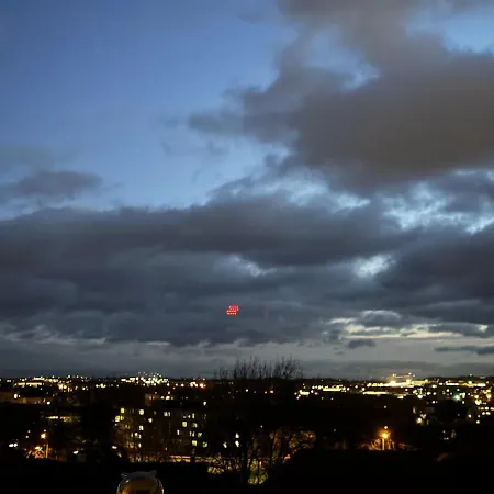 Loveroom De Luxe Avec Jacuzzi Sauna Vapeur Ecran 300 Cm Metz