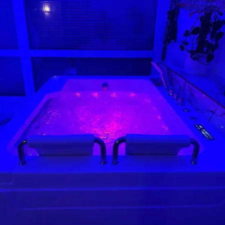 Apartment Loveroom De Luxe Avec Jacuzzi Sauna Vapeur Ecran 300 Cm Metz