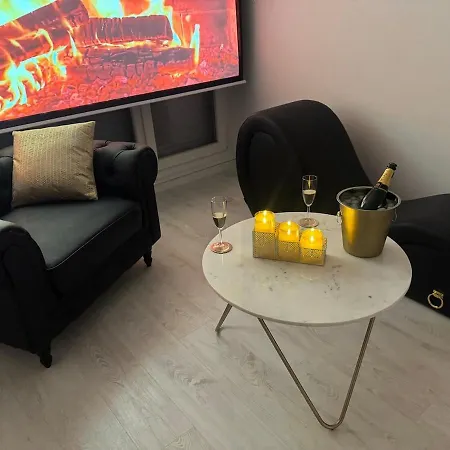 Loveroom De Luxe Avec Jacuzzi Sauna Vapeur Ecran 300 Cm