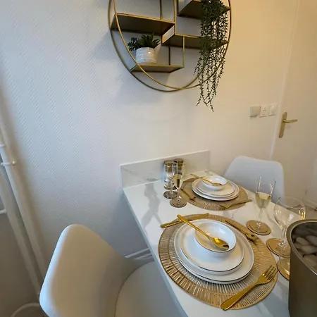 Apartment Loveroom De Luxe Avec Jacuzzi Sauna Vapeur Ecran 300 Cm Metz