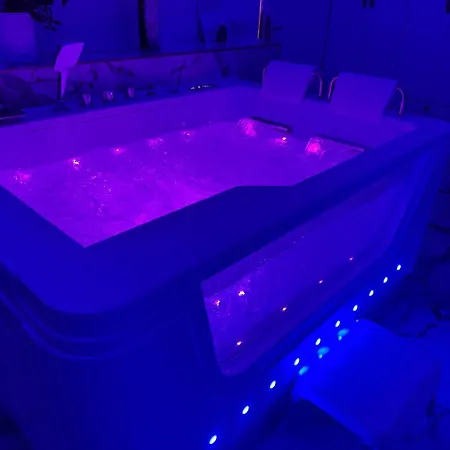 Apartment Loveroom De Luxe Avec Jacuzzi Sauna Vapeur Ecran 300 Cm