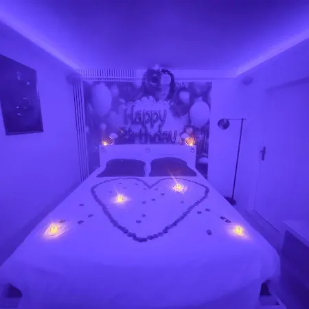 Loveroom De Luxe Avec Jacuzzi Sauna Vapeur Ecran 300 Cm *