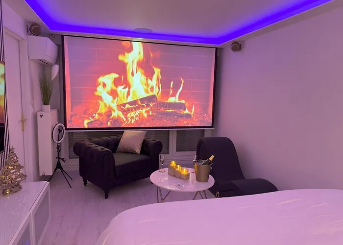 公寓 Loveroom De Luxe Avec Jacuzzi Sauna Vapeur Ecran 300 Cm *