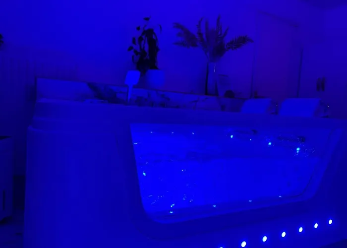 公寓 Loveroom De Luxe Avec Jacuzzi Sauna Vapeur Ecran 300 Cm