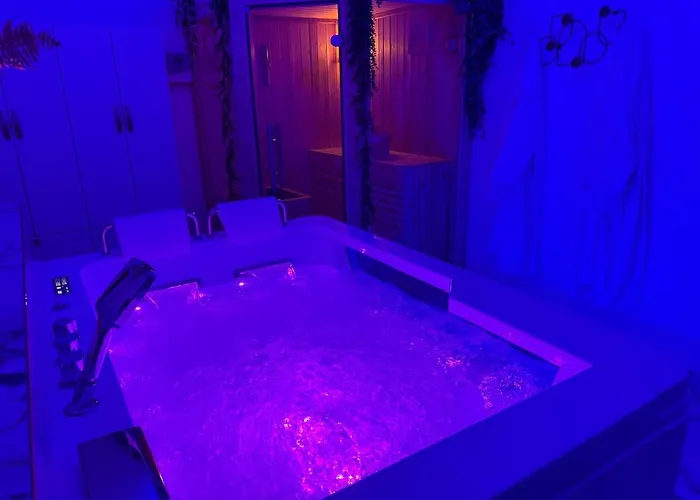 公寓 Loveroom De Luxe Avec Jacuzzi Sauna Vapeur Ecran 300 Cm *