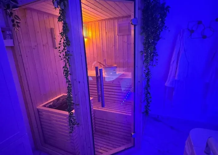 Loveroom De Luxe Avec Jacuzzi Sauna Vapeur Ecran 300 Cm 公寓 梅斯