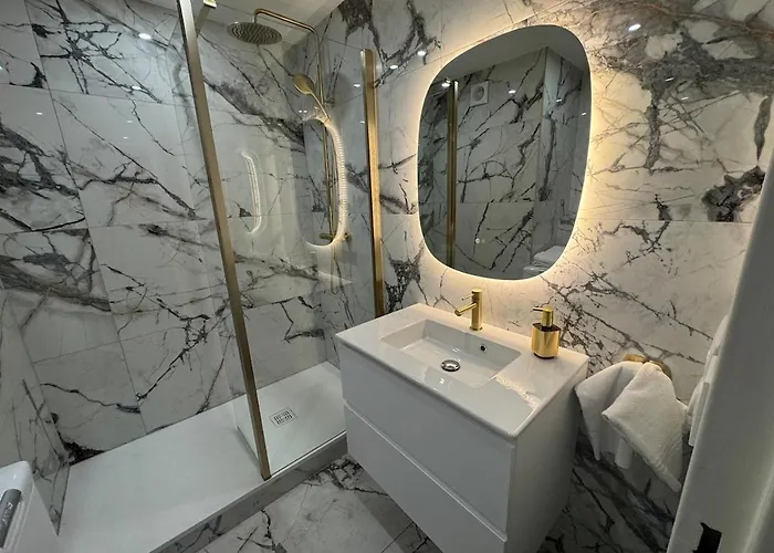 Loveroom De Luxe Avec Jacuzzi Sauna Vapeur Ecran 300 Cm 梅斯