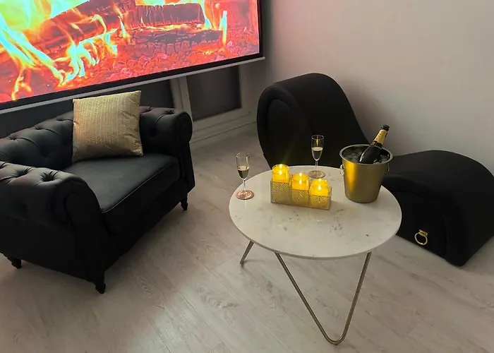 Loveroom De Luxe Avec Jacuzzi Sauna Vapeur Ecran 300 Cm