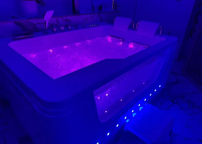 公寓 Loveroom De Luxe Avec Jacuzzi Sauna Vapeur Ecran 300 Cm