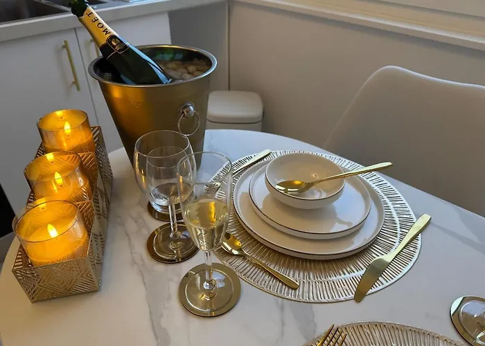 Loveroom De Luxe Avec Jacuzzi Sauna Vapeur Ecran 300 Cm 公寓 梅斯