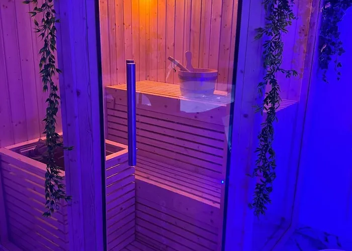 Loveroom De Luxe Avec Jacuzzi Sauna Vapeur Ecran 300 Cm 公寓 梅斯