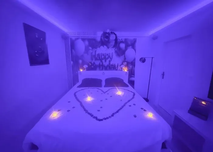 Loveroom De Luxe Avec Jacuzzi Sauna Vapeur Ecran 300 Cm *